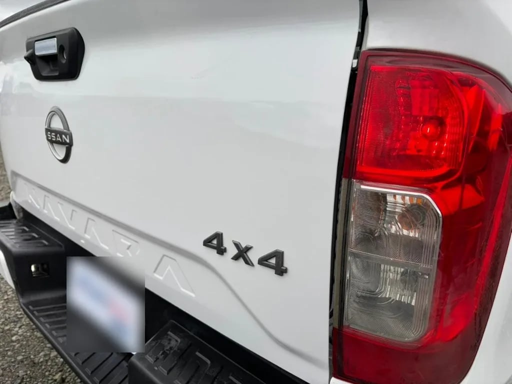 Nissan Navara D Cab Mt 4x4 2.3 año 2023
