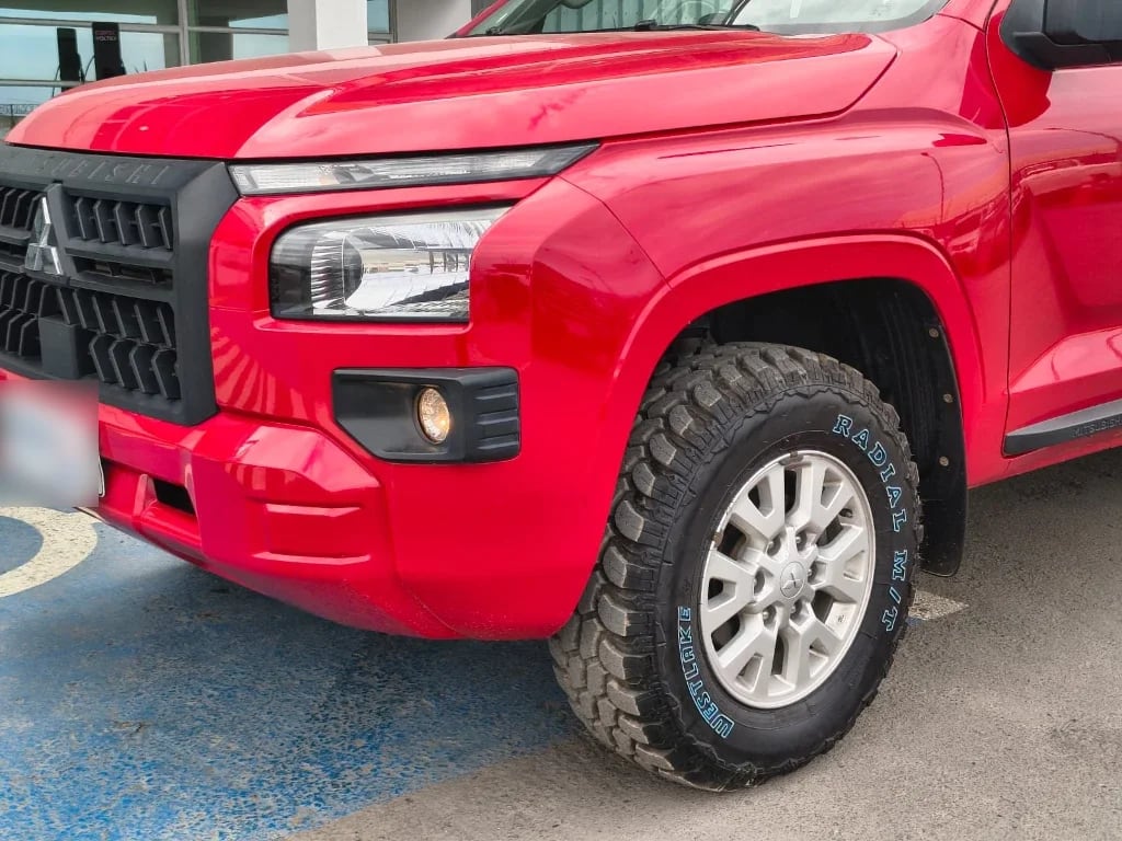 Mitsubishi L200 Katana D/c 2.4 Tdi Mt Xrt 4x4 año 2024