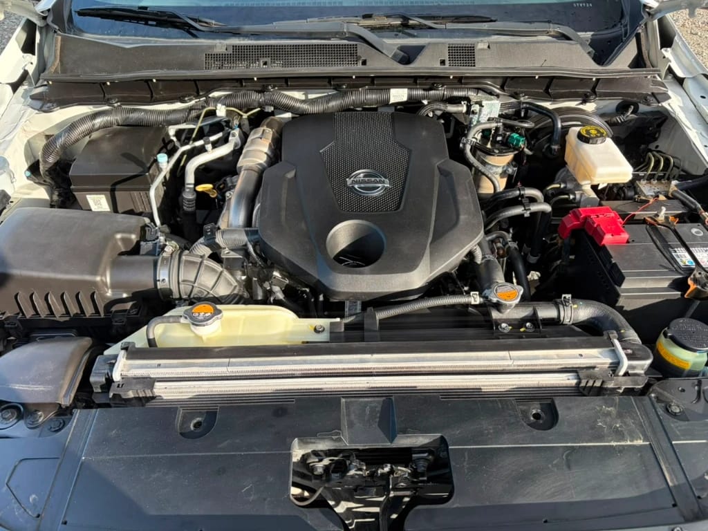 Nissan Navara D Cab 4x4 2.3 At año 2023