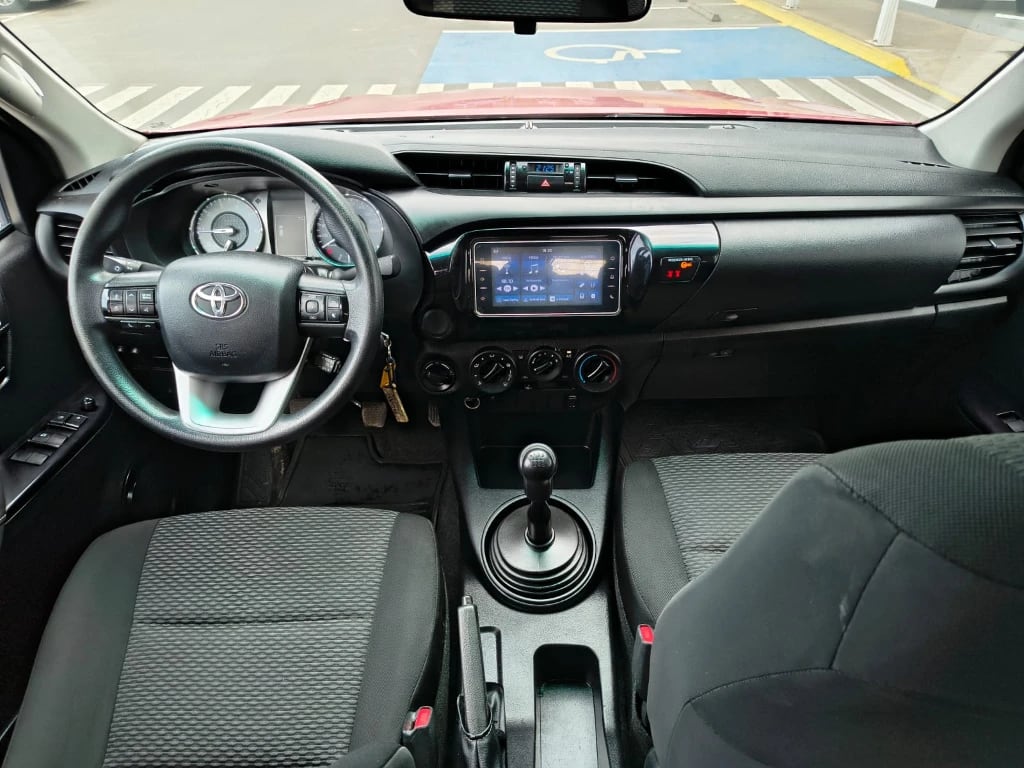 Toyota Hilux Dc 4x4 2.4 D Dx Mt año 2024