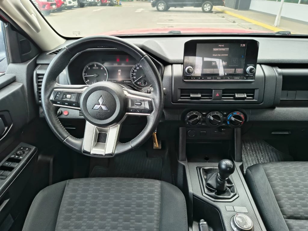 Mitsubishi L200 Katana D/c 2.4 Tdi Mt Xrt 4x4 año 2024