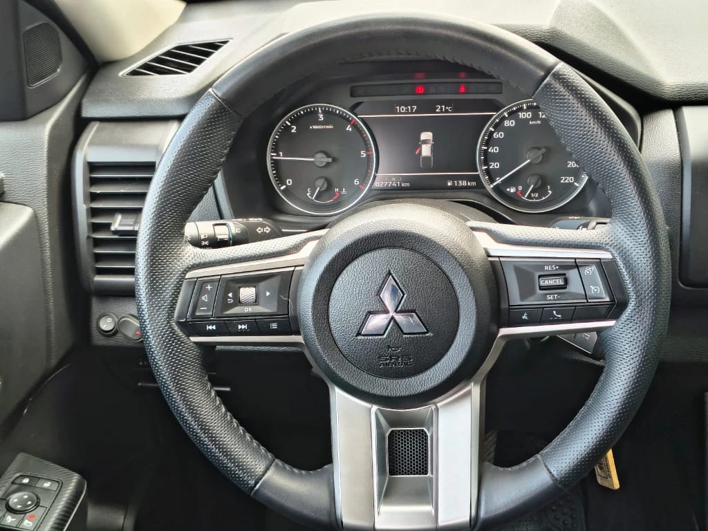 Mitsubishi L200 Katana D/c 2.4 Tdi Mt Xrt 4x4 año 2024