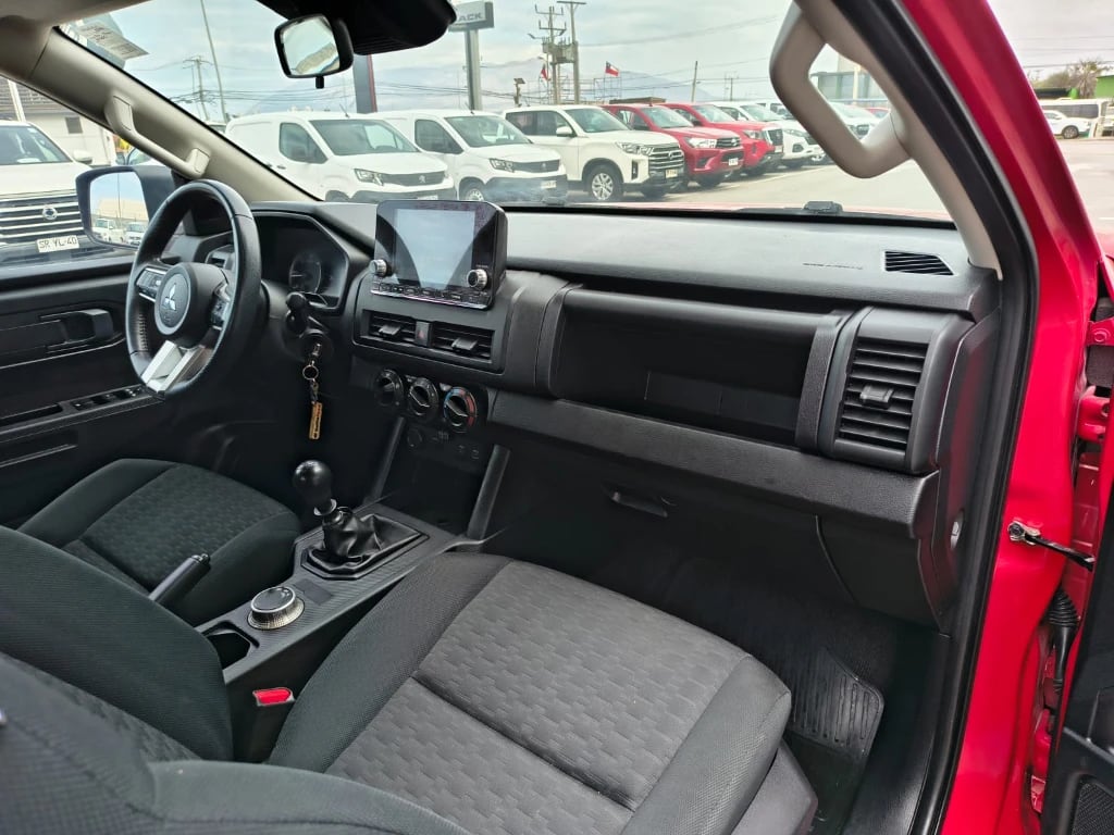 Mitsubishi L200 Katana D/c 2.4 Tdi Mt Xrt 4x4 año 2024