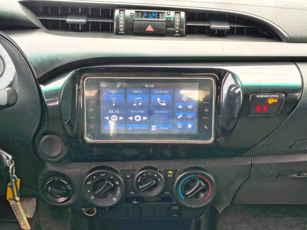 Toyota Hilux Dc 4x4 2.4 D Dx Mt año 2024