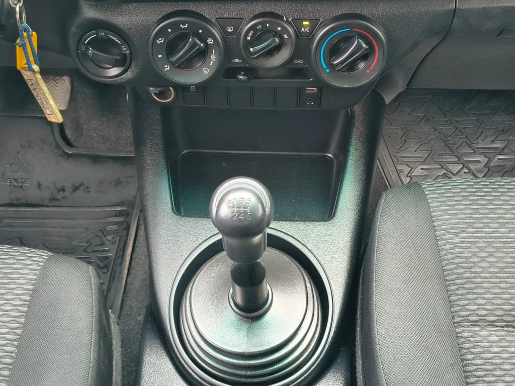 Toyota Hilux Dc 4x4 2.4 D Dx Mt año 2024