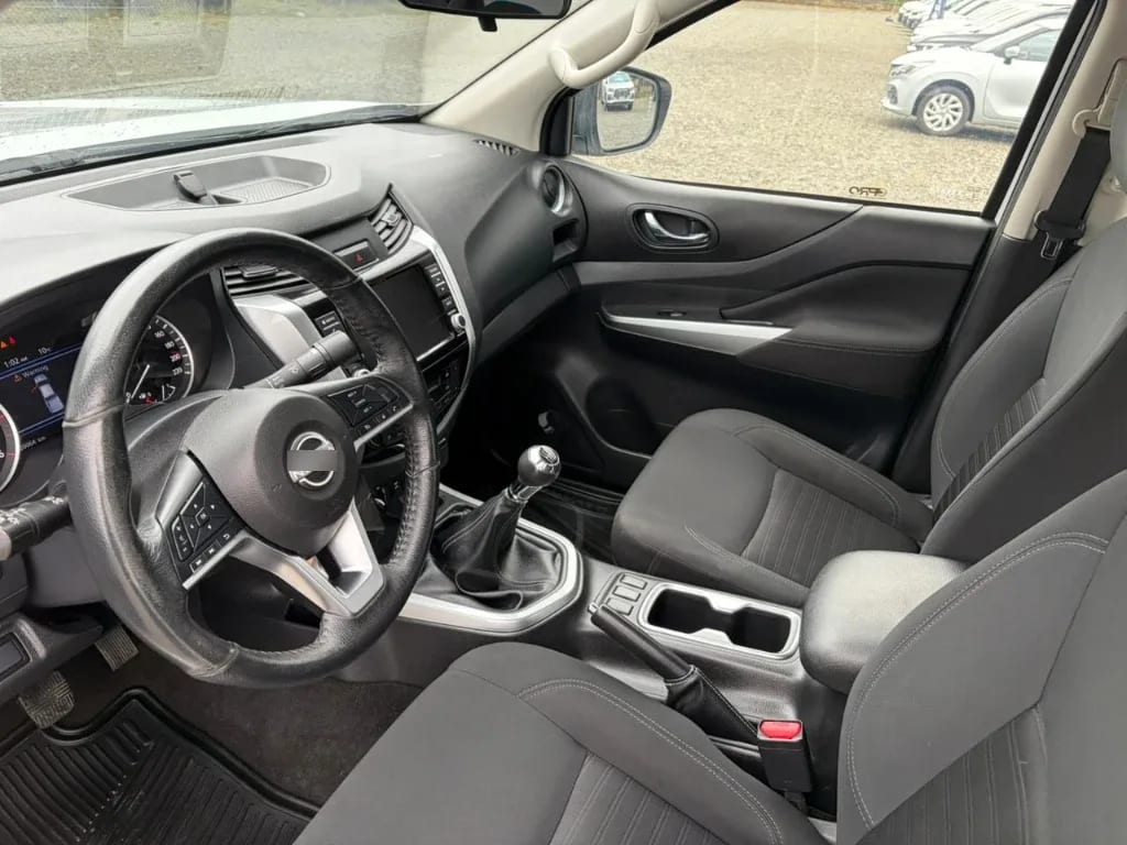 Nissan Navara D Cab Mt 4x4 2.3 año 2023