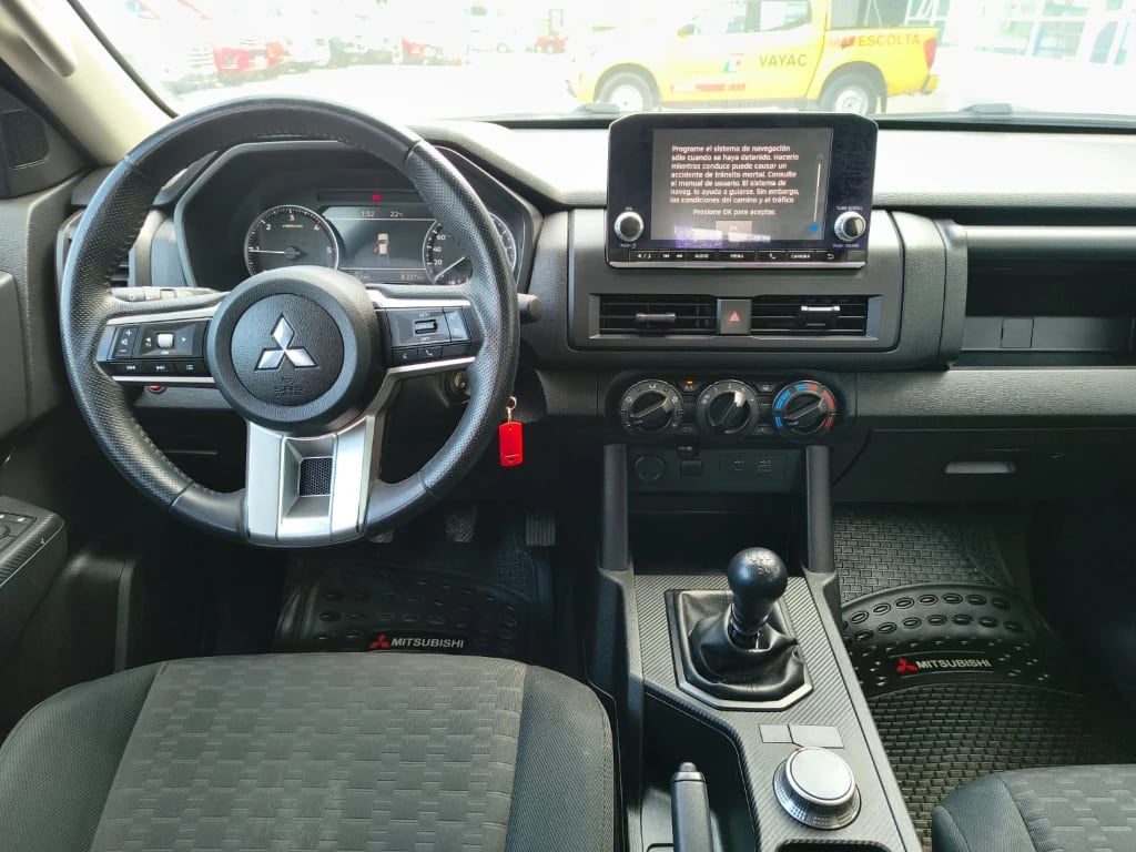 Mitsubishi L200 Katana D/c 2.4 Tdi Mt Xrt 4x4 año 2024