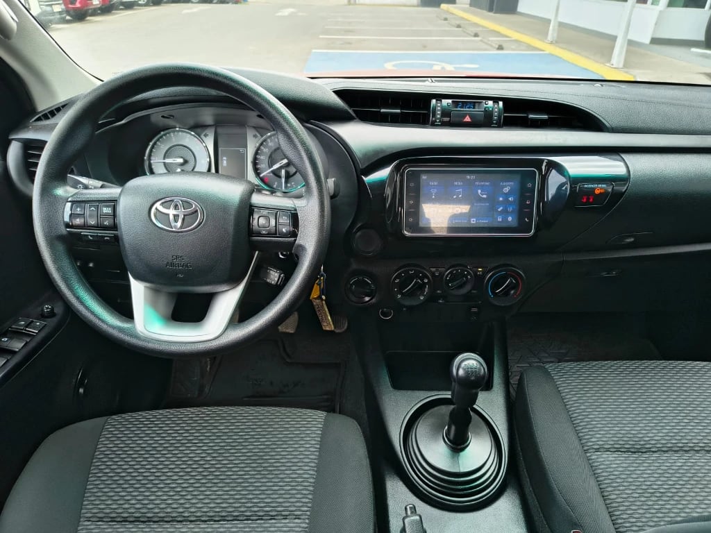 Toyota Hilux Dc 4x4 2.4 D Dx Mt año 2024