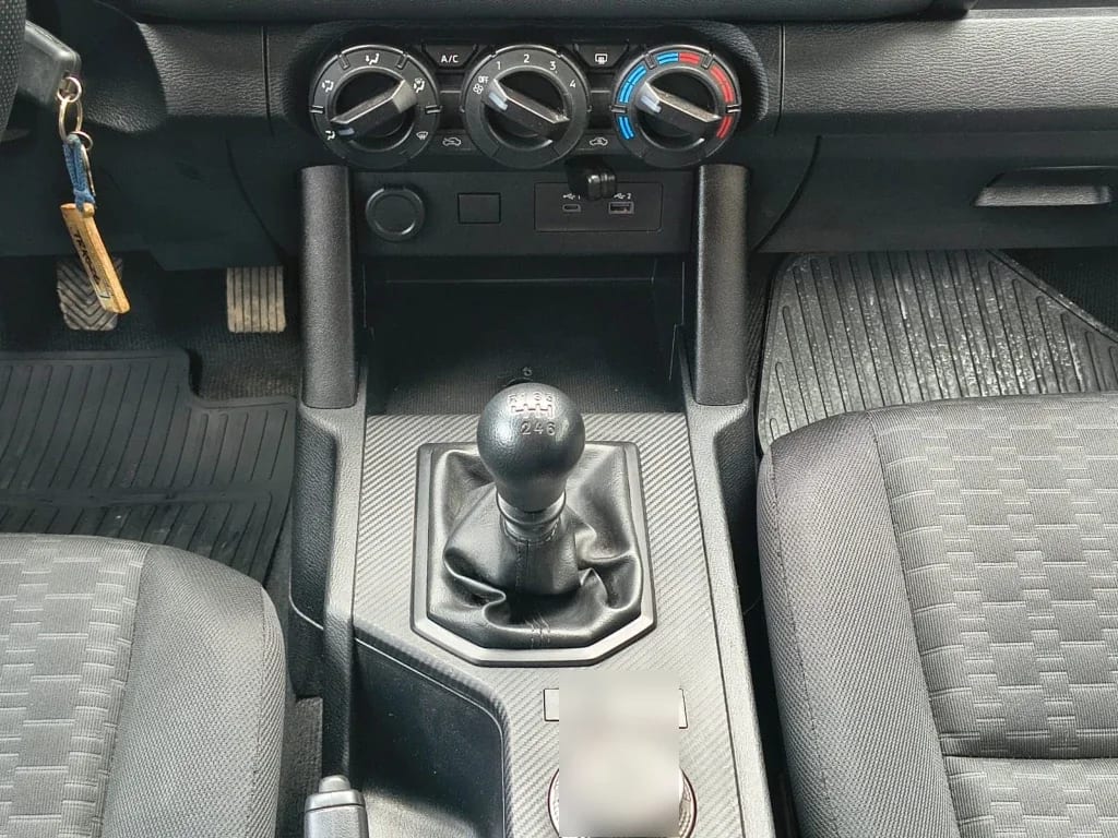 Mitsubishi L200 Katana D/c 2.4 Tdi Mt Xrt 4x4 año 2024