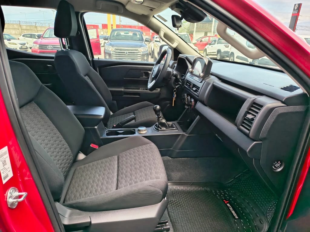 Mitsubishi L200 Katana D/c 2.4 Tdi Mt Xrt 4x4 año 2024