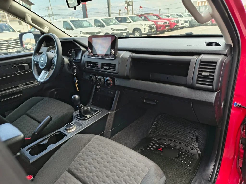 Mitsubishi L200 Katana D/c 2.4 Tdi Mt Xrt 4x4 año 2024