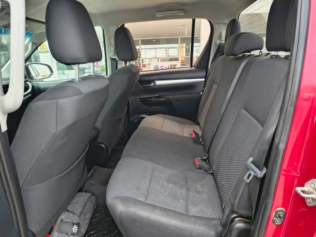 Toyota Hilux Dc 4x2 2.4 D Sr año 2022