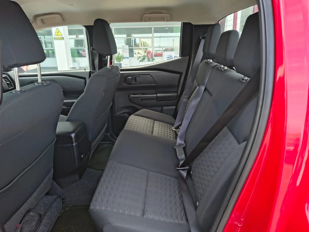 Mitsubishi L200 Katana D/c 2.4 Tdi Mt Xrt 4x4 año 2024