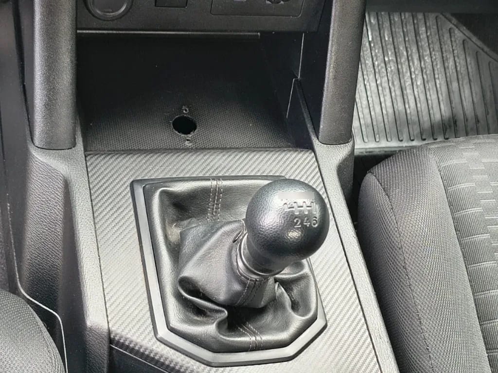 Mitsubishi L200 Katana D/c 2.4 Tdi Mt Xrt 4x4 año 2024