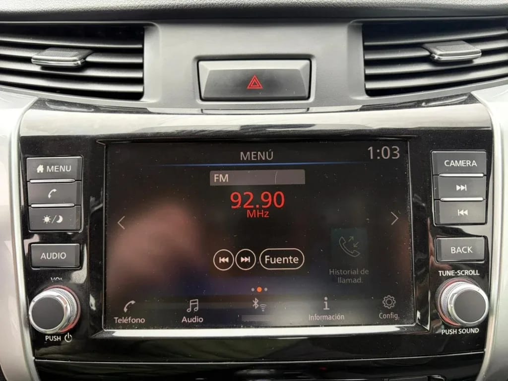 Nissan Navara D Cab Mt 4x4 2.3 año 2023