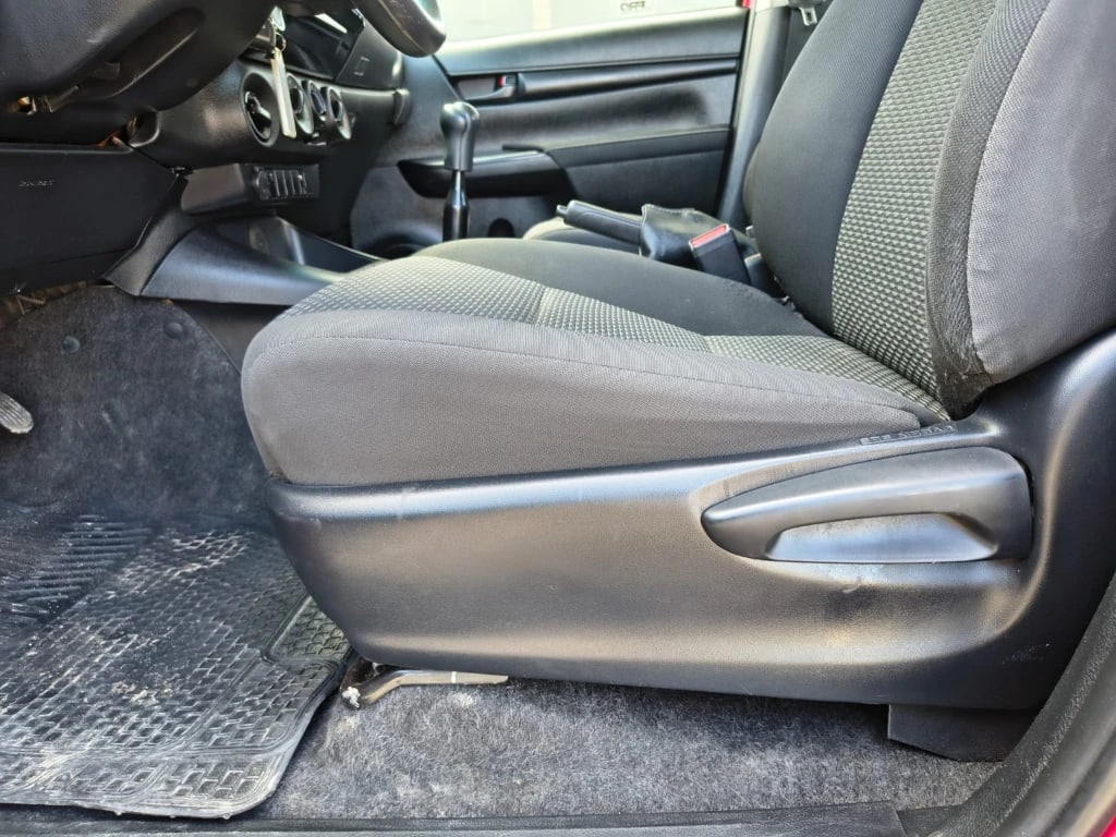 Toyota Hilux Dc 4x4 2.4 D Dx Mt año 2024