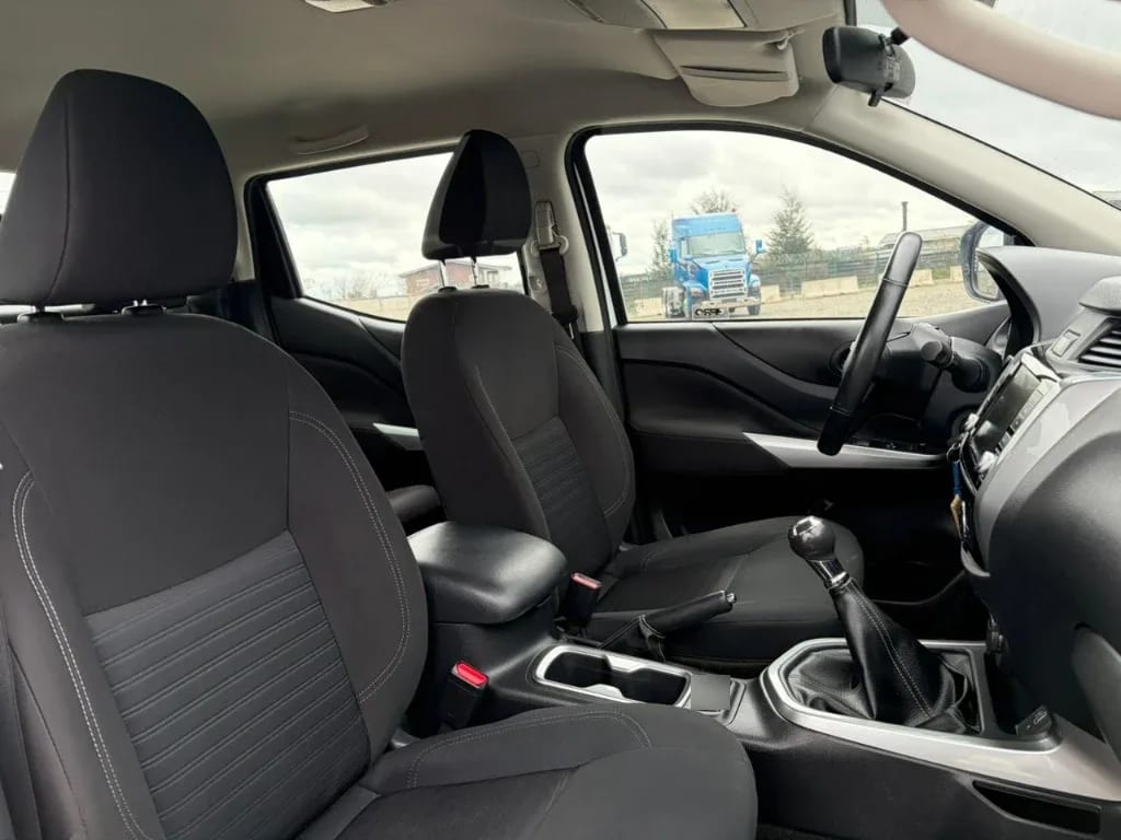 Nissan Navara D Cab Mt 4x4 2.3 año 2023