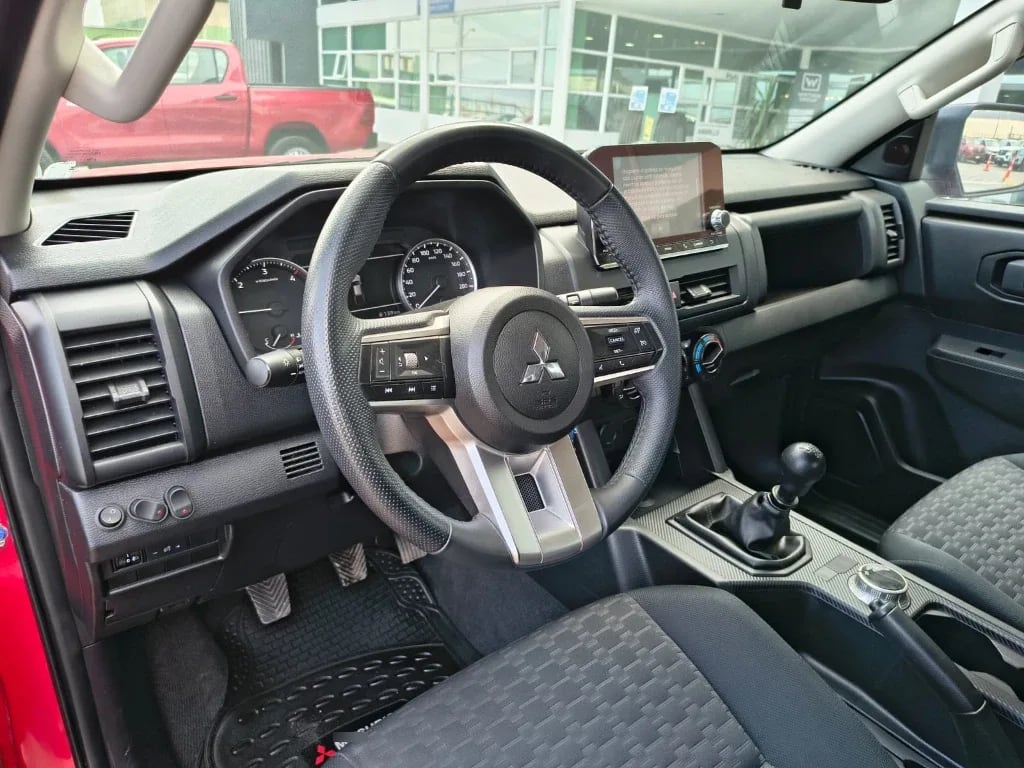 Mitsubishi L200 Katana D/c 2.4 Tdi Mt Xrt 4x4 año 2024