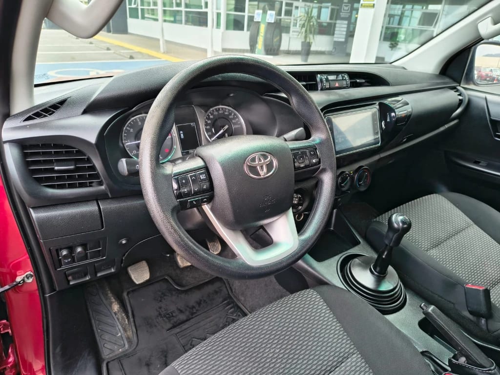 Toyota Hilux Dc 4x4 2.4 D Dx Mt año 2024