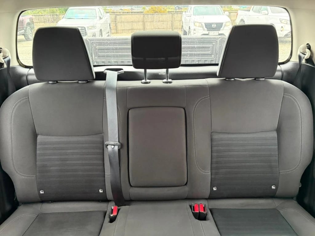 Nissan Navara D Cab Mt 4x4 2.3 año 2023