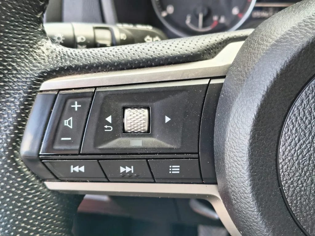 Mitsubishi L200 Katana D/c 2.4 Tdi Mt Xrt 4x4 año 2024