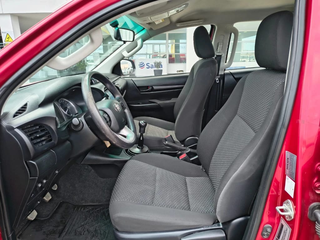 Toyota Hilux Dc 4x4 2.4 D Dx Mt año 2024