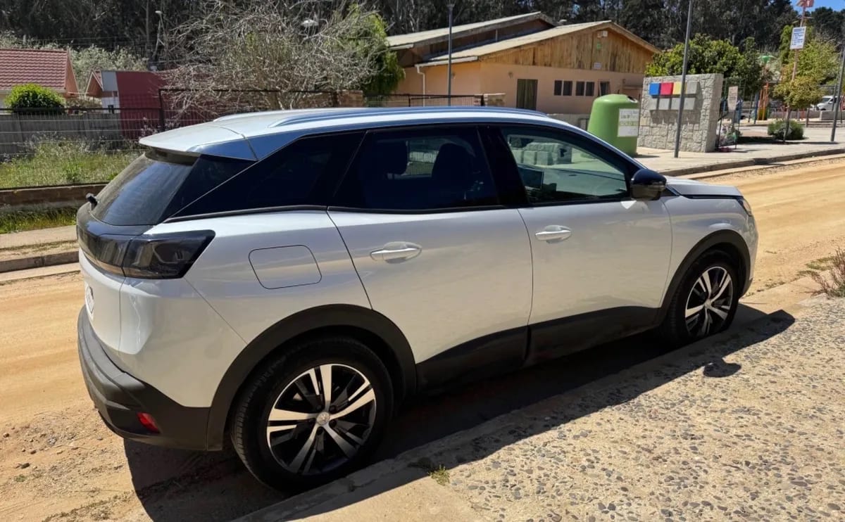 Peugeot 3008 1.2 Active Pack Puretech 130 Mt año 2022