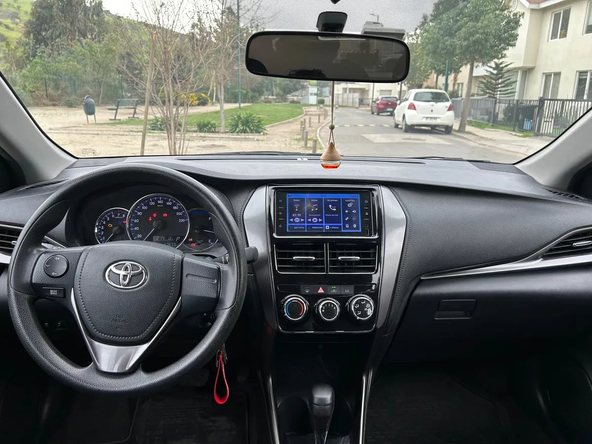 TOYOTA YARIS 1.5 Sedan Gli E At año 2022