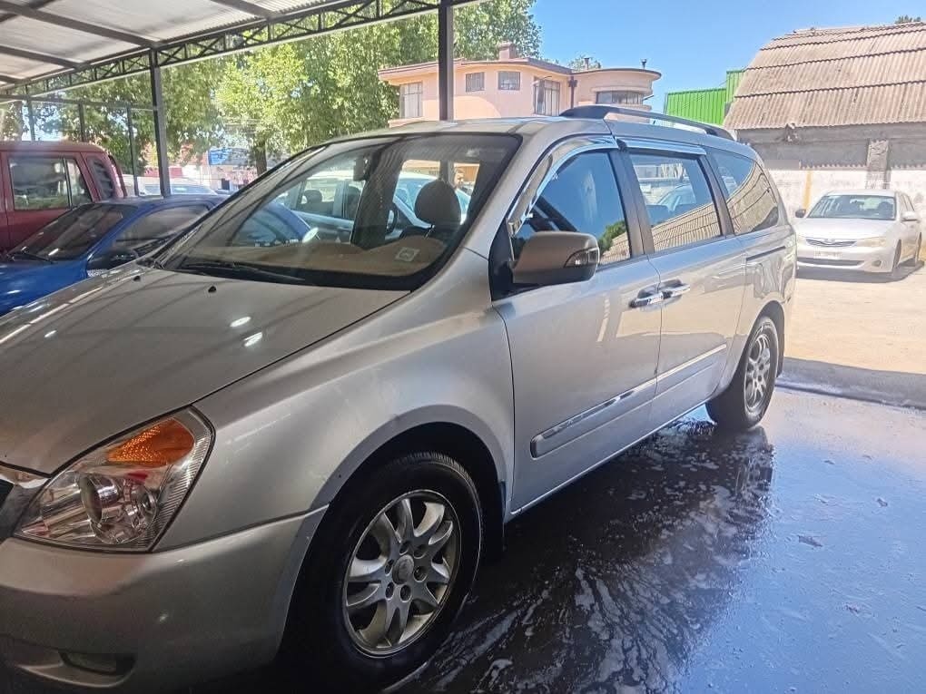 KIA MOTORS GRAND CARNIVAL Otra año 2012