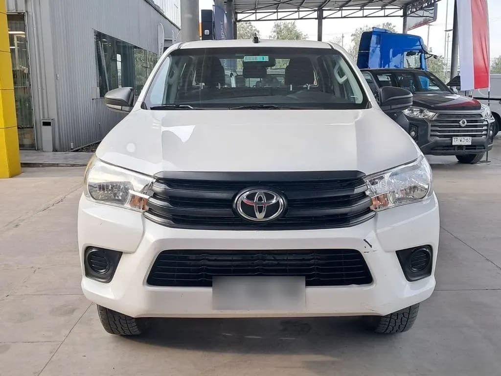 Toyota Hilux 2.4 Dx 4x2 Mt año 2021