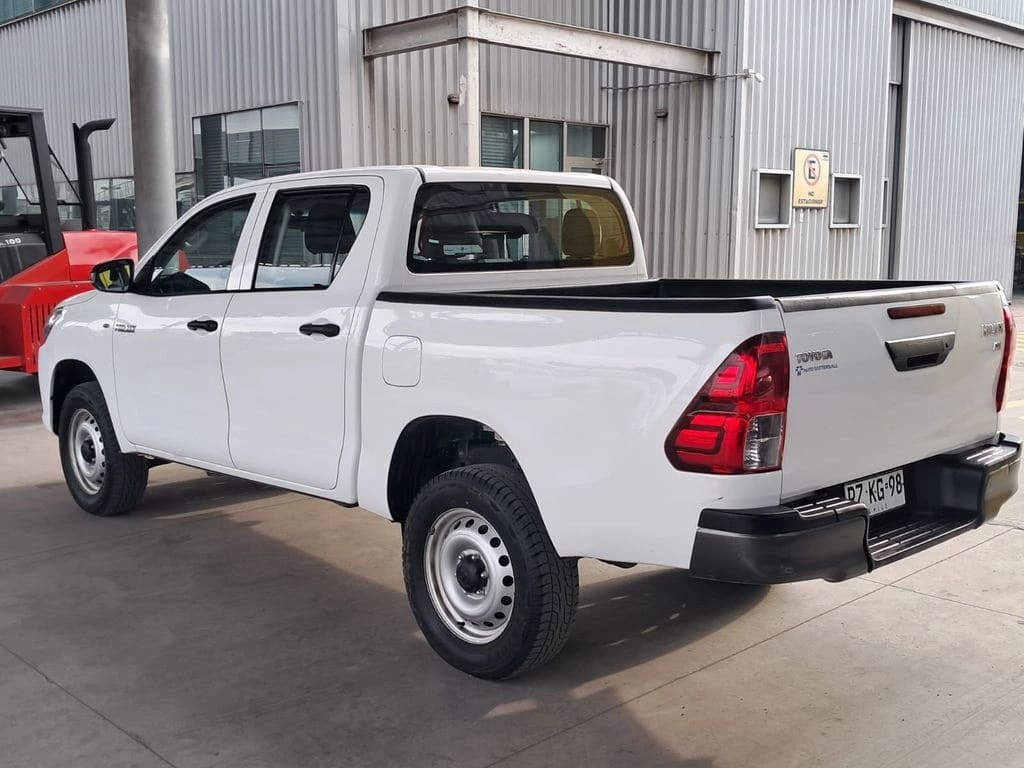 Toyota Hilux 2.4 Dx 4x2 Mt año 2021