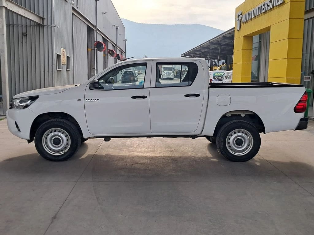 Toyota Hilux 2.4 Dx 4x2 Mt año 2021