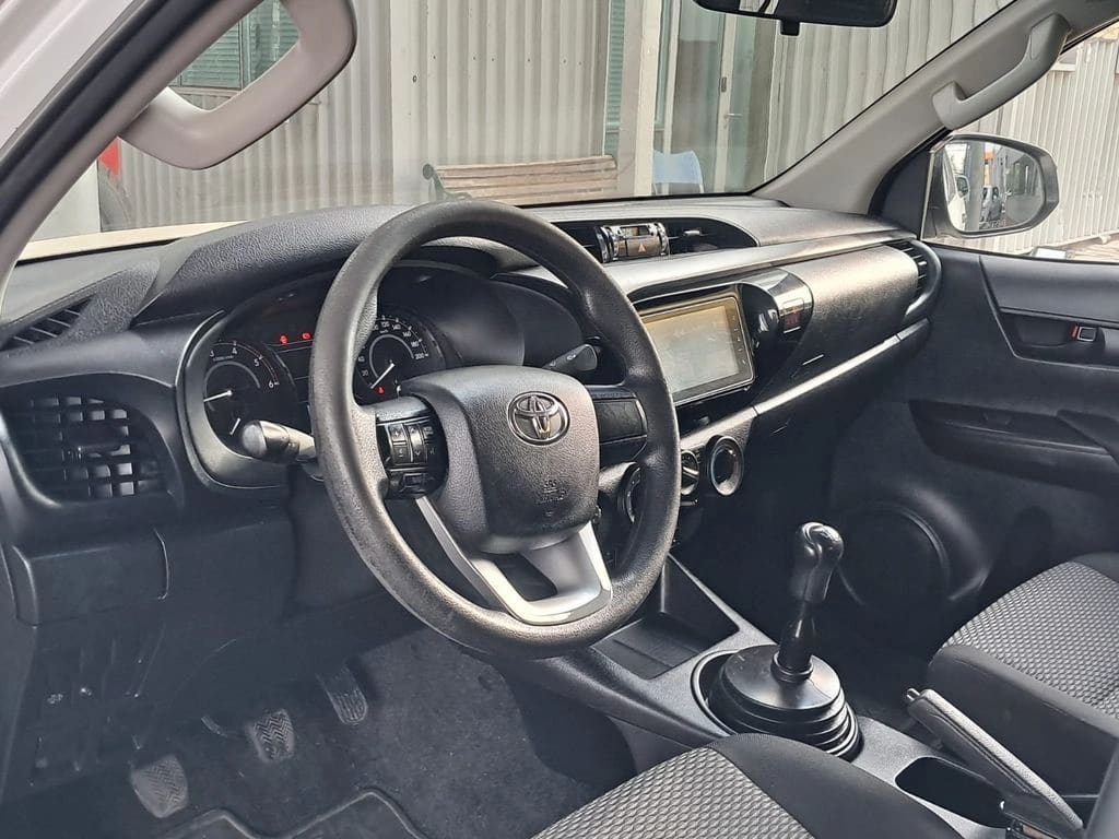 Toyota Hilux 2.4 Dx 4x2 Mt año 2021