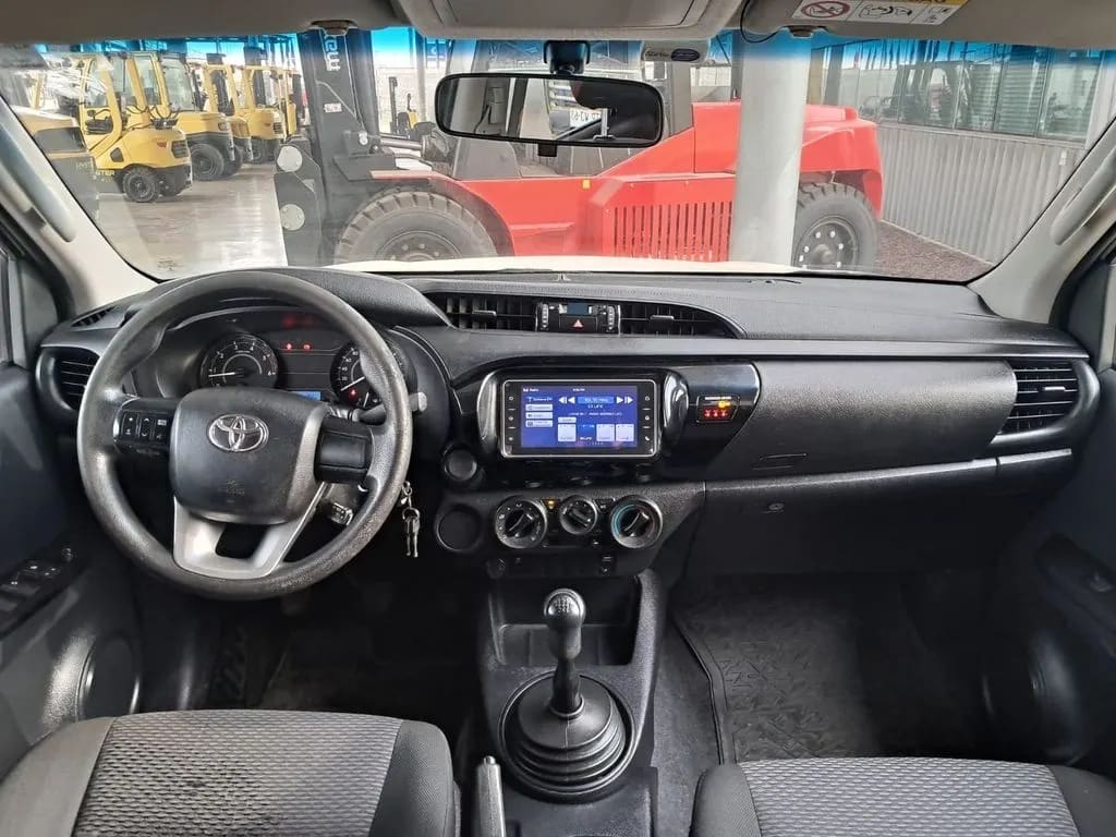 Toyota Hilux 2.4 Dx 4x2 Mt año 2021