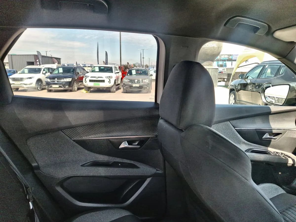 Peugeot 3008 1.2 Active Pack Puretech 130 4x2 Mt6 5p año 2024