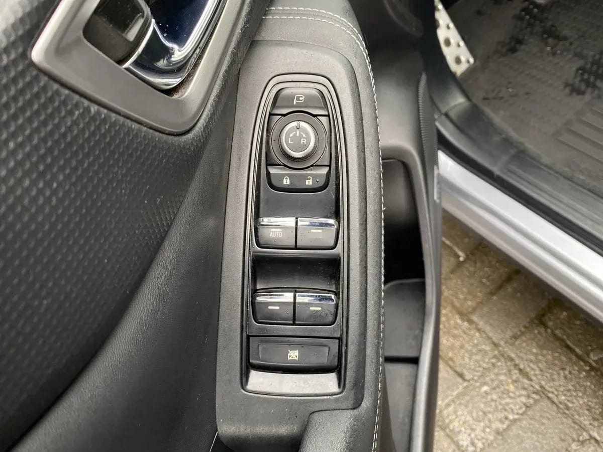 Subaru Forester 2.5i Limited Eyesight Awd At 5p año 2021