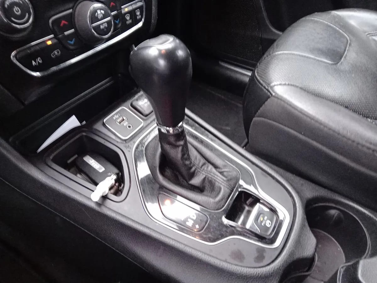 Jeep Cherokee 2.4 Limited 4x4 At 5p año 2019