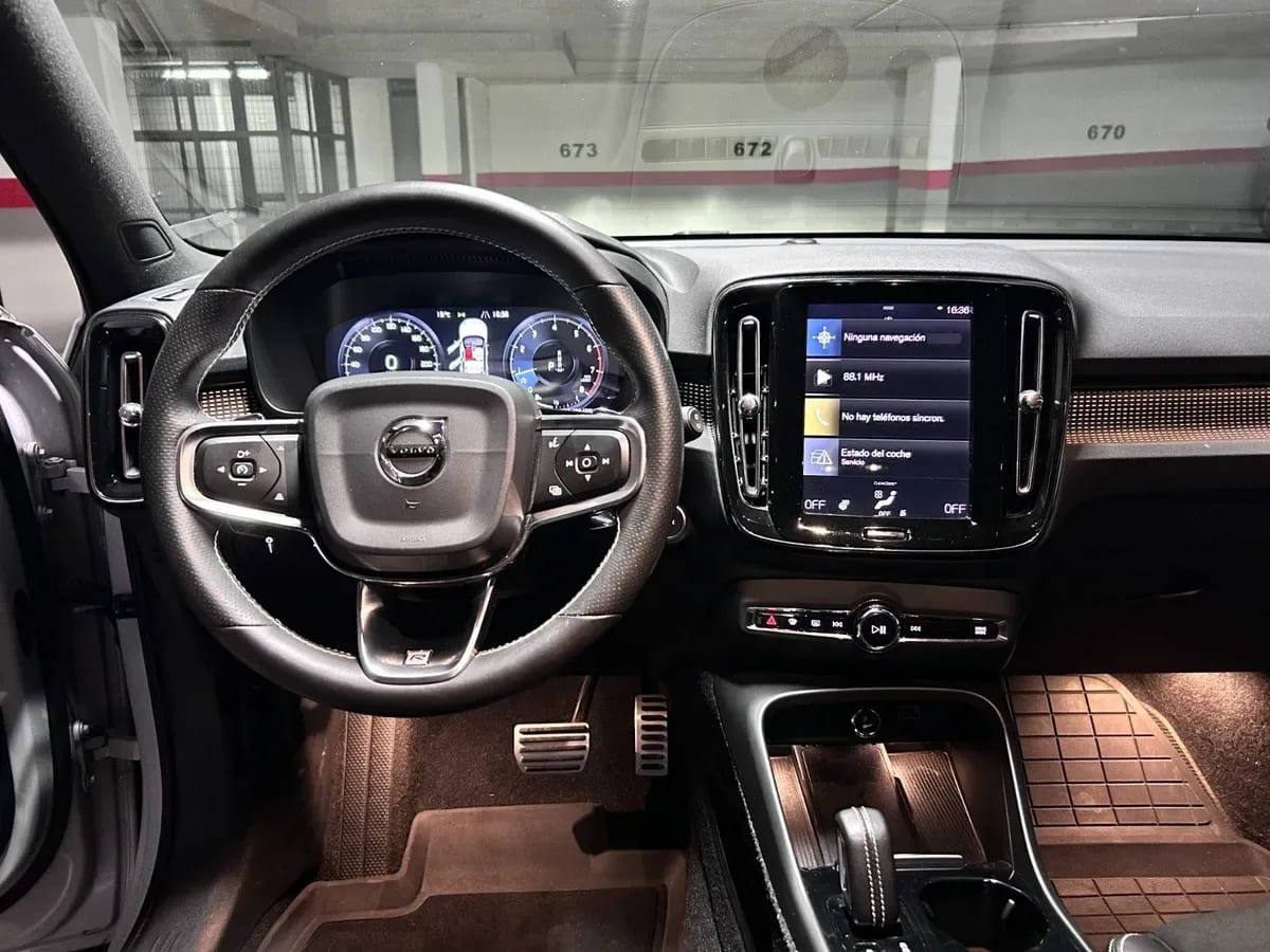 VOLVO XC40 2.0 T5 Cross Country R-Design Plus At 4x4 año 2019