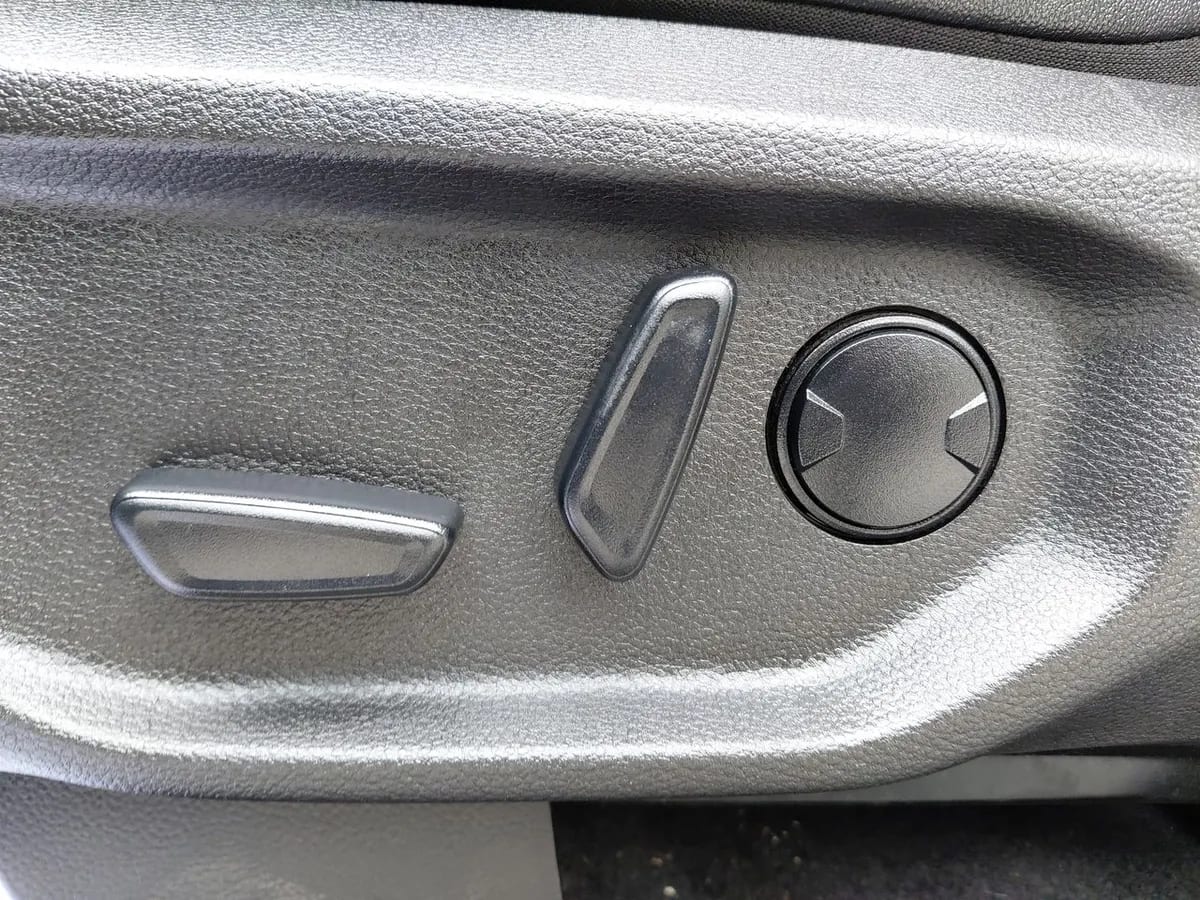 Ford Ranger 2.0 Xlt Diesel 4x2 Dob. Cab. At 4p año 2025