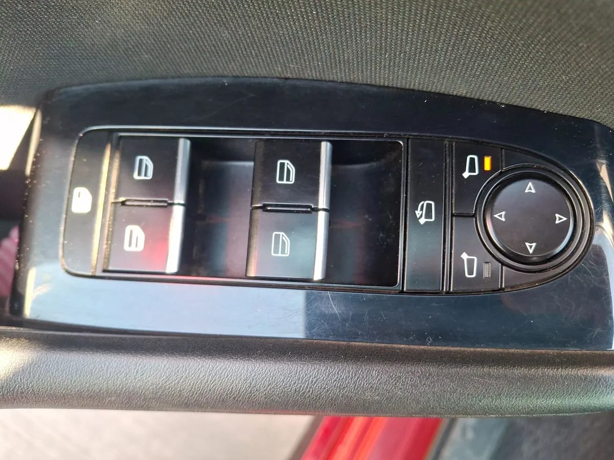 Mazda 3 2.0 V 4x2 Hb 6mt 5p año 2021