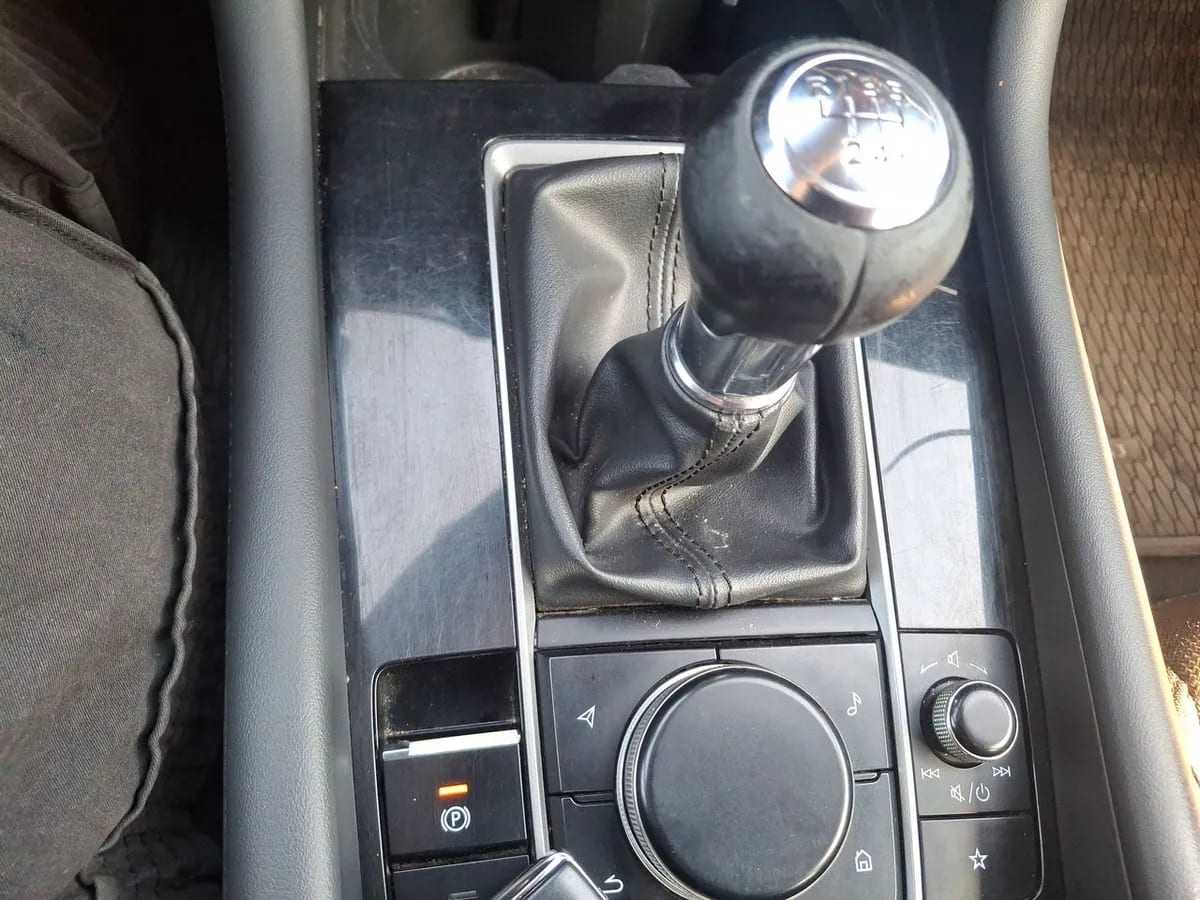 Mazda 3 2.0 V 4x2 Hb 6mt 5p año 2021