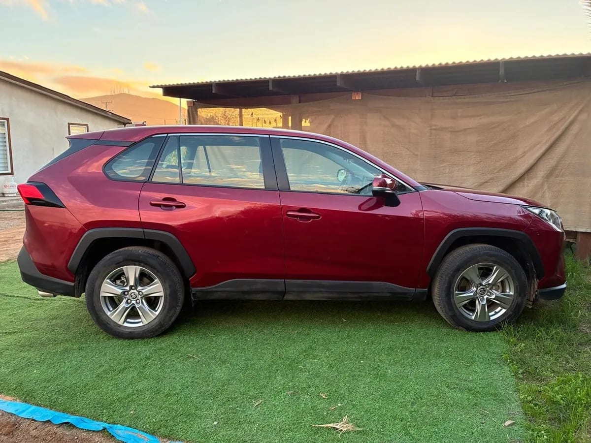 TOYOTA RAV4 2.0 Le Mt año 2023