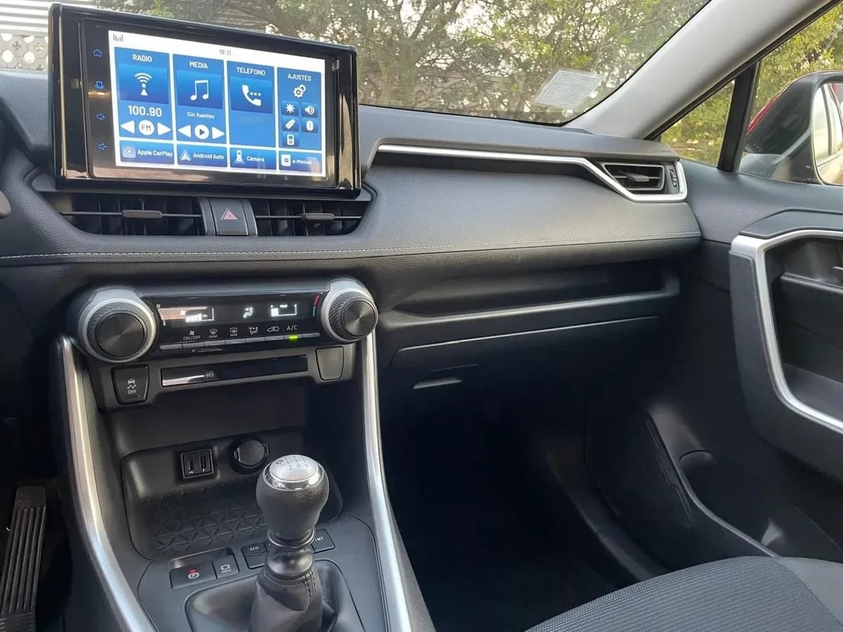 TOYOTA RAV4 2.0 Le Mt año 2023