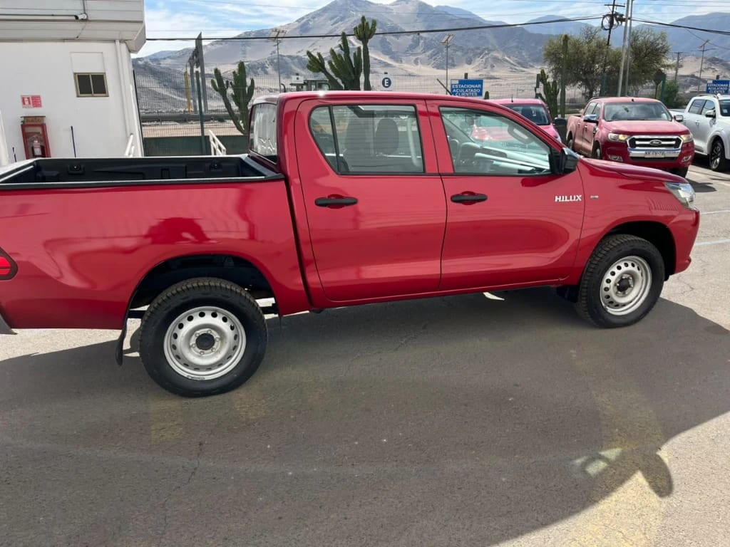 Toyota Hilux Dc 4x4 2.4 D Dx Mt año 2024