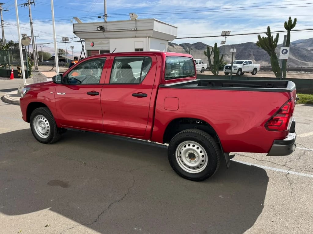 Toyota Hilux Dx Tss 4x4 Mt año 2023