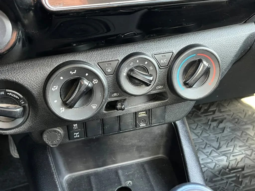 Toyota Hilux Dx Tss 4x4 Mt año 2023