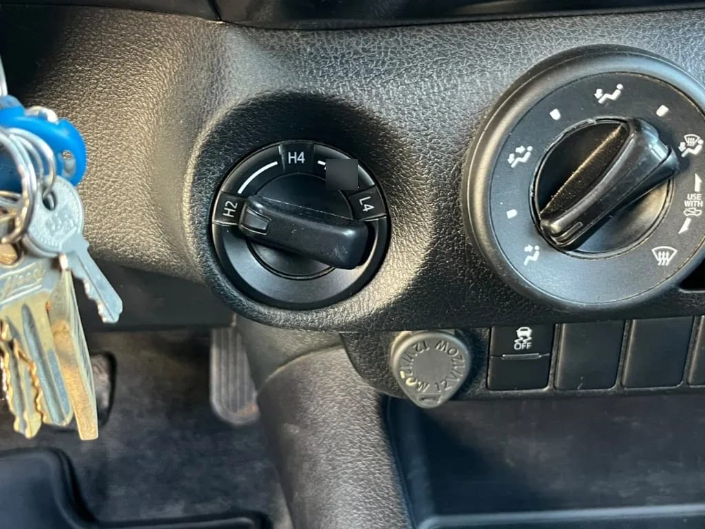Toyota Hilux Dc 4x4 2.4 D Dx Mt año 2024