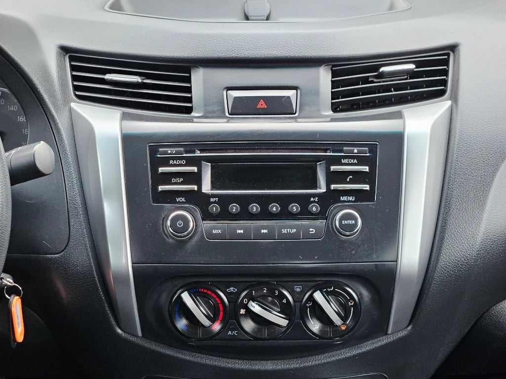 Nissan Navara Dc 4x2 2.3tdi Se año 2022