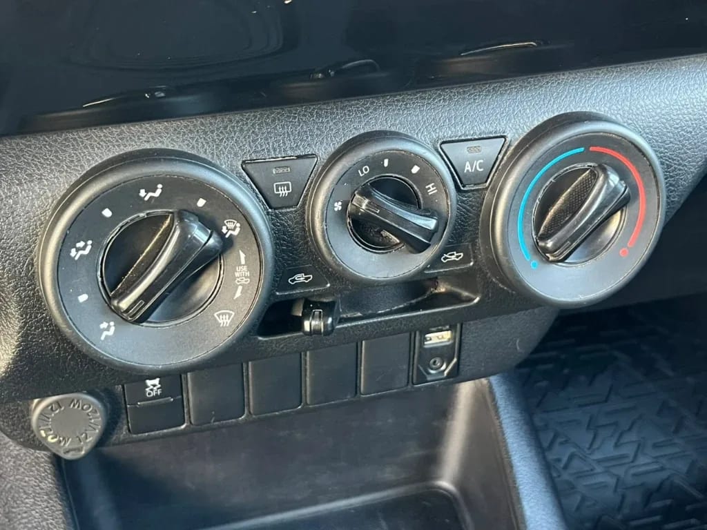 Toyota Hilux Dc 4x4 2.4 D Dx Mt año 2024