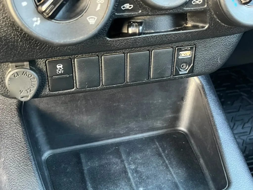 Toyota Hilux Dc 4x4 2.4 D Dx Mt año 2024